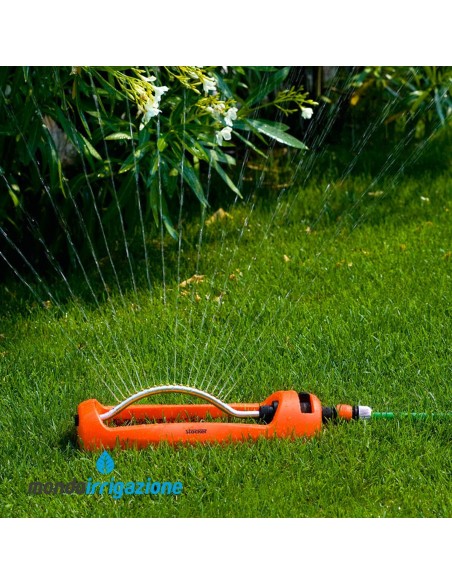 Irrigatore oscillante Stocker per prato e giardino - in funzione