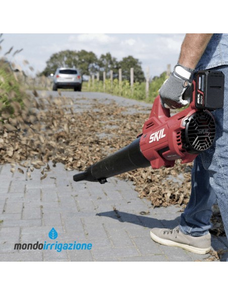 0330 CA - Soffiatore a Batteria Skil 20V - In uso